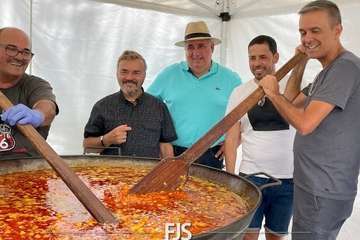 Lomo Magullo celebra el Día del Vecino en plena ola de calor/Francisco Javier Santana.